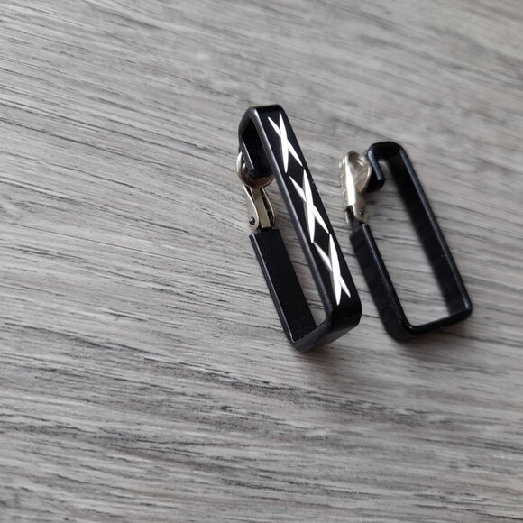 Vintage Black Clip On Earrings Rockabilly Etched Metal Rectangle Hoops Hong Kong - Picture 2 of 15